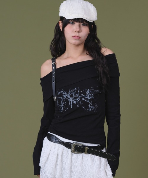 dispark(ディスパーク)の「DISPARK/ベルトショルダーサイドギャザートップ(Tシャツ/カットソー・レディース・ホワイト/ブラック・FREE)」の2枚目の写真
