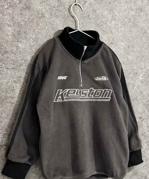 THE CASUAL（カジュアル）の「フリース　ハーフZIP　BIG　GAMEトレーナー（スウェット・キッズ・ベージュ/ブラック/チャコール/ネイビー・160cm/150cm/140cm/130cm/120cm/110cm）」の2枚目の写真