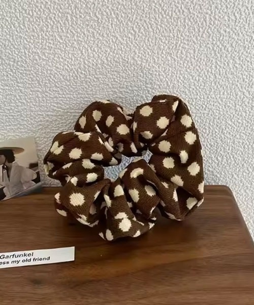 TONE SELECT GOODS(トーンセレクトグッズ)の「【urge select】ドット柄/ダルメシアン シュシュ(シュシュ・レディース・ホワイト/ブラウン/ブラック・FREE)」の3枚目の写真