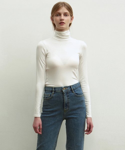 NICK&NICOLE（ニックアンドニコール）の「[ESSENTIAL] TURTLENECK SLIM TOP_IVORY（Tシャツ/カットソー・レディース・その他・FREE）」の2枚目の写真