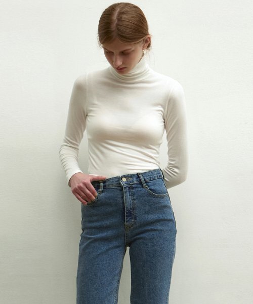 NICK&NICOLE（ニックアンドニコール）の「[ESSENTIAL] TURTLENECK SLIM TOP_IVORY（Tシャツ/カットソー・レディース・その他・FREE）」の4枚目の写真