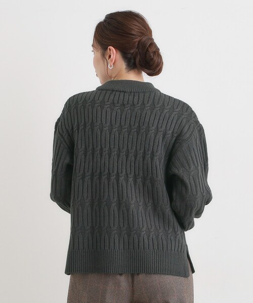 SHOO・LA・RUE（シューラルー）の「【洗濯機可／毛玉レス】シンプルケーブル柄ニット（ニット/セーター・レディース・グリーン/ホワイト/チャコールグレー/ベージュ/イエロー/レッド系1・04/03/02/01）」の22枚目の写真