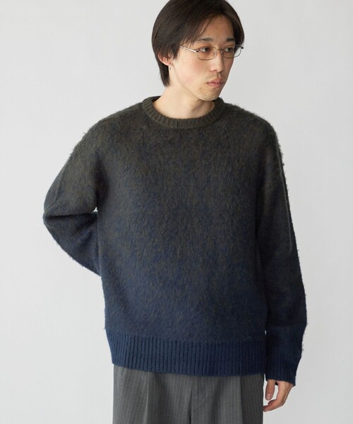 City Ambient Products(シティアンビエントプロダクツ)の「City Ambient Products: グラデーション シャギー クルーネック ニット(ニット/セーター・メンズ・クリアレッド/オリーブ/ライトブルー・SMALL/MEDIUM/LARGE)」の2枚目の写真