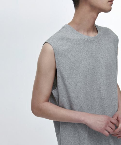 MUSINSA STANDARD（ムシンサスタンダード）の「[クールタンダード] リラックスドスリーブレストップ [ミディアムグレー]（Tシャツ/カットソー・メンズ・その他・SMALL/LARGE/X-LARGE/XX-LARGE/XXX-LARGE/MEDIUM）」の5枚目の写真