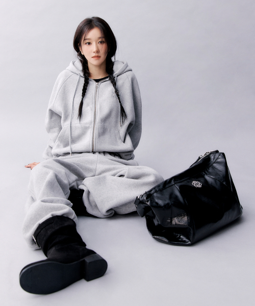 NICK&NICOLE(ニックアンドニコール)の「NICOLE MEGA SQUARE SHOULDER BAG_BLACK(ショルダーバッグ・レディース・その他・FREE)」の4枚目の写真