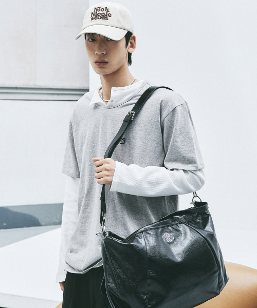 NICK&NICOLE(ニックアンドニコール)の「NICOLE MEGA SQUARE SHOULDER BAG_BLACK(ショルダーバッグ・レディース・その他・FREE)」の8枚目の写真