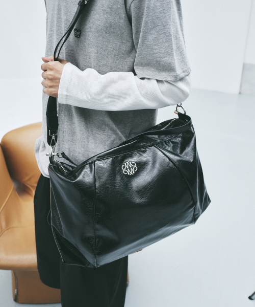 NICK&NICOLE(ニックアンドニコール)の「NICOLE MEGA SQUARE SHOULDER BAG_BLACK(ショルダーバッグ・レディース・その他・FREE)」の7枚目の写真