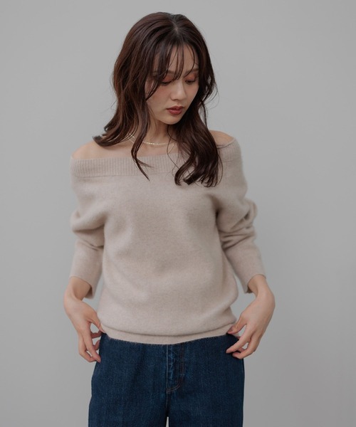 Andemiu（アンデミュウ）の「【洗える】CNラクーンコンオフショルニット491270（ニット/セーター・レディース・オフホワイト/ブラック/ボルドー・FREE）」の5枚目の写真