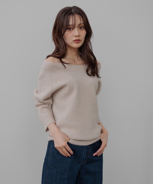 Andemiu（アンデミュウ）の「【洗える】CNラクーンコンオフショルニット491270（ニット/セーター・レディース・オフホワイト/ブラック/ボルドー・FREE）」の6枚目の写真