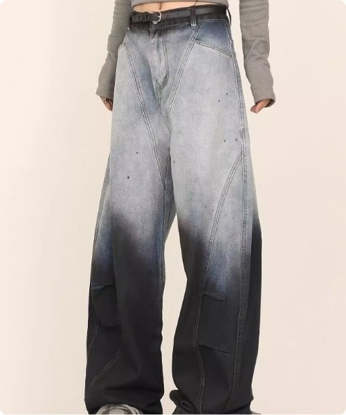 I.O.E(アイオイ)の「グラデーションワイドデニムパンツ(デニムパンツ・レディース・グレー・SMALL/MEDIUM/LARGE)」の2枚目の写真
