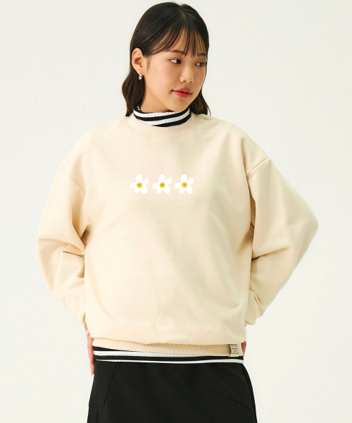 GRAVER（グレーバー）の「[ユニセックス]3 ペインティングフラワースマイル スウェット_クリーム（スウェット・レディース・クリーム・SMALL/MEDIUM/LARGE/X-LARGE）」の2枚目の写真