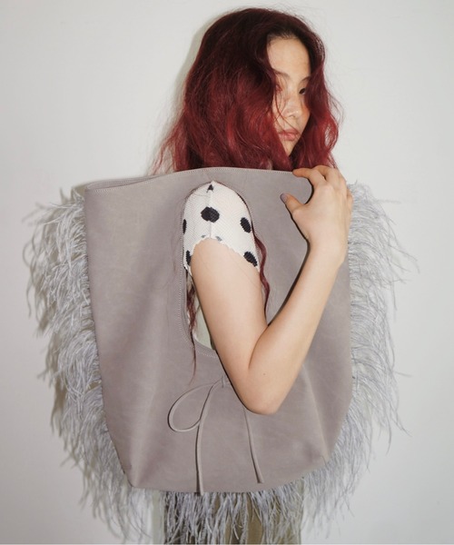 musubore(ムスボレ)の「jelly fish suede toe bag / フリンジスェードトートバッグ(トートバッグ・レディース・グレー/グリーン/ピンク/カーキ・FREE)」の1枚目の写真