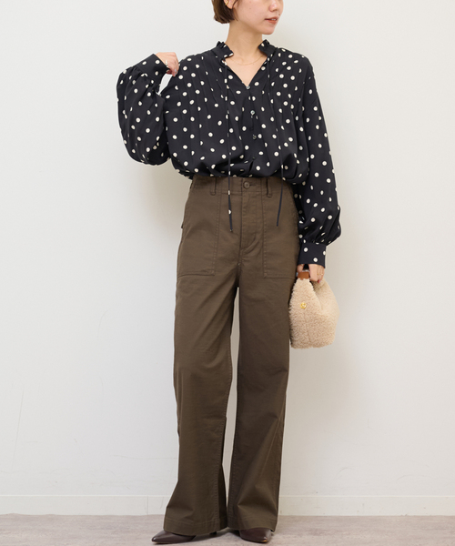 JOURNAL STANDARD relume（ジャーナルスタンダード　レリューム）の「《WEB限定》ドットプリントピンタックブラウス（シャツ/ブラウス・レディース・ブラック・FREE）」の4枚目の写真