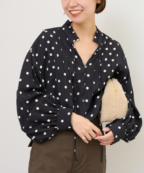 JOURNAL STANDARD relume（ジャーナルスタンダード　レリューム）の「《WEB限定》ドットプリントピンタックブラウス（シャツ/ブラウス・レディース・ブラック・FREE）」の8枚目の写真
