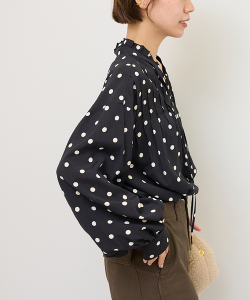 JOURNAL STANDARD relume（ジャーナルスタンダード　レリューム）の「《WEB限定》ドットプリントピンタックブラウス（シャツ/ブラウス・レディース・ブラック・FREE）」の13枚目の写真