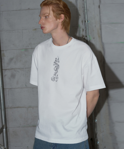 LEATHERY（レザリー）の「ドラッグオンオーバーサイズ半袖Tシャツ[ホワイト]（Tシャツ/カットソー・レディース・その他・MEDIUM/LARGE）」の3枚目の写真