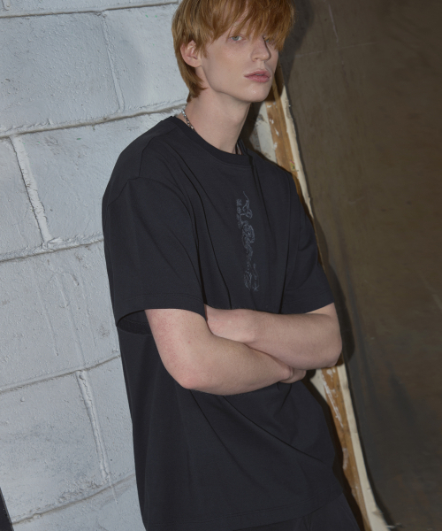 LEATHERY（レザリー）の「ドラッグオンオーバーサイズ半袖Tシャツ[ホワイト]（Tシャツ/カットソー・レディース・その他・MEDIUM/LARGE）」の5枚目の写真