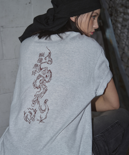 LEATHERY（レザリー）の「ドラッグオンオーバーサイズ半袖Tシャツ[ホワイト]（Tシャツ/カットソー・レディース・その他・MEDIUM/LARGE）」の9枚目の写真