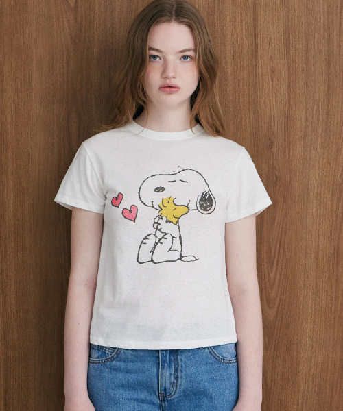LADY VOLUME(レディーボリューム)の「ハグスヌーピーTシャツ (アイボリー)(Tシャツ/カットソー・レディース・その他・SMALL/MEDIUM)」の1枚目の写真