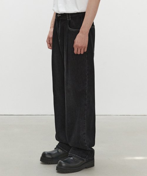 DECET（デケト）の「Deep Pleats Wide Jeans DCPT030Black（デニムパンツ・レディース・その他・34/32/30/26/28）」の2枚目の写真