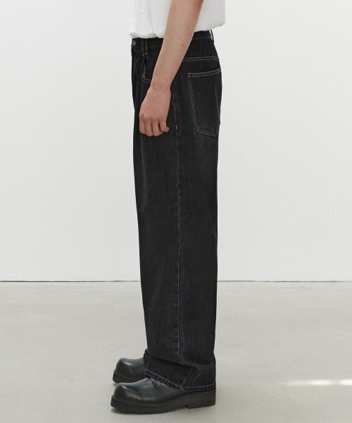 DECET（デケト）の「Deep Pleats Wide Jeans DCPT030Black（デニムパンツ・レディース・その他・34/32/30/26/28）」の3枚目の写真