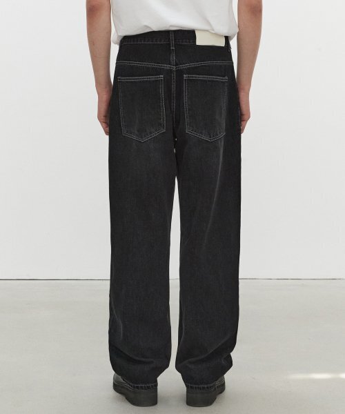 DECET（デケト）の「Deep Pleats Wide Jeans DCPT030Black（デニムパンツ・レディース・その他・34/32/30/26/28）」の4枚目の写真