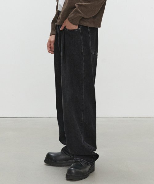 DECET（デケト）の「Deep Pleats Wide Jeans DCPT030Black（デニムパンツ・レディース・その他・34/32/30/26/28）」の6枚目の写真