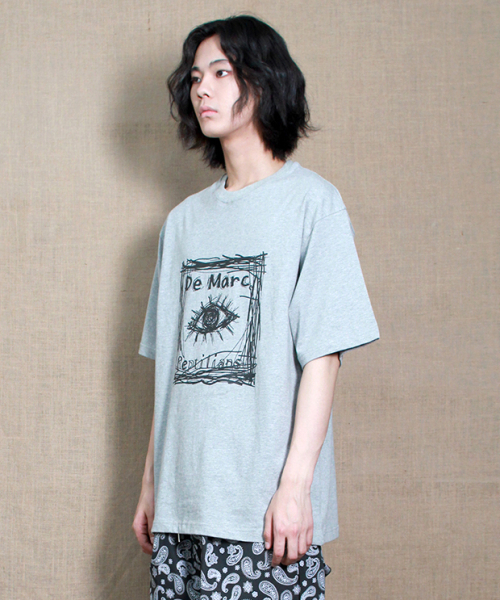 DEMARC(ドゥマーク)の「スクエアグラフィックボックスフィット半袖Tシャツグレー(Tシャツ/カットソー・メンズ・その他・LARGE/MEDIUM)」の2枚目の写真