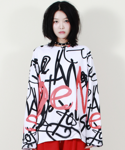 DEMARC(ドゥマーク)の「STREET GRAFFITI OVERSIZED LONG-SLEEVE T-SHIRT(Tシャツ/カットソー・レディース・その他・MEDIUM/LARGE)」の2枚目の写真