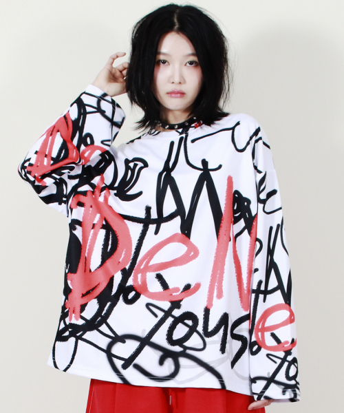 DEMARC(ドゥマーク)の「STREET GRAFFITI OVERSIZED LONG-SLEEVE T-SHIRT(Tシャツ/カットソー・レディース・その他・MEDIUM/LARGE)」の3枚目の写真