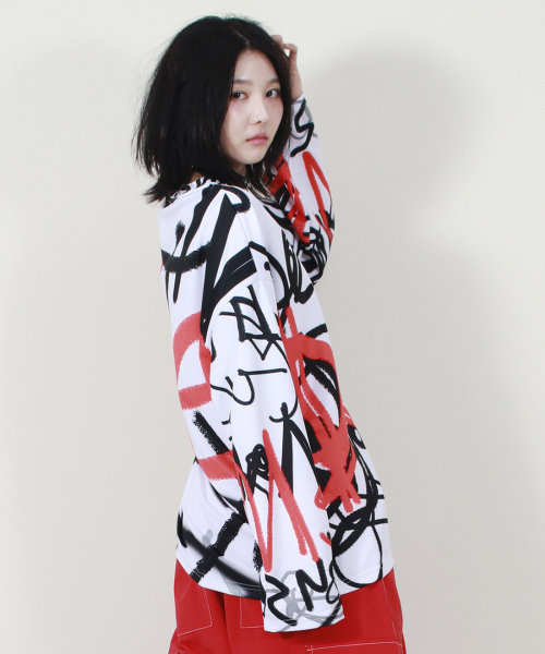 DEMARC(ドゥマーク)の「STREET GRAFFITI OVERSIZED LONG-SLEEVE T-SHIRT(Tシャツ/カットソー・レディース・その他・MEDIUM/LARGE)」の8枚目の写真