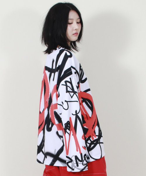 DEMARC(ドゥマーク)の「STREET GRAFFITI OVERSIZED LONG-SLEEVE T-SHIRT(Tシャツ/カットソー・レディース・その他・MEDIUM/LARGE)」の9枚目の写真