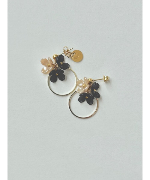 tone(トーン)の「【Agaro】No.502 小さなお花のフープピアス サージカルステンレス(MA)(ピアス(両耳用)・レディース・ブラック・FREE)」の3枚目の写真