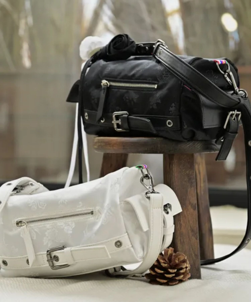 71TO96（チル ハナ トゥ グユク）の「ミニ Whidam Bag Mini (ホワイト)（ショルダーバッグ・レディース・ホワイト・FREE）」の3枚目の写真