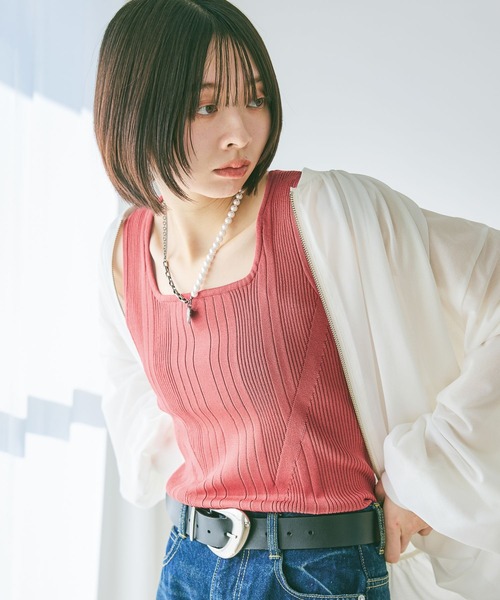 PAGEBOY（ページボーイ）の「＜自宅で洗える！イージーケア＞ スクエアネックリブタンク（タンクトップ・レディース・ピンク/チャコールグレー/オフホワイト/ブルー/ブラック・FREE）」の5枚目の写真