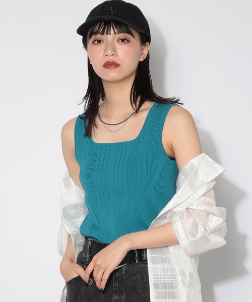PAGEBOY(ページボーイ)の「<自宅で洗える!イージーケア> スクエアネックリブタンク(タンクトップ・レディース・ピンク/チャコールグレー/オフホワイト/ブルー/ブラック/ターコイズブルー/ロイヤルブルー・FREE)」の4枚目の写真