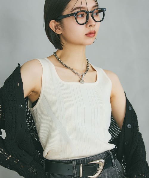 PAGEBOY（ページボーイ）の「＜自宅で洗える！イージーケア＞ スクエアネックリブタンク（タンクトップ・レディース・ピンク/チャコールグレー/オフホワイト/ブルー/ブラック・FREE）」の8枚目の写真