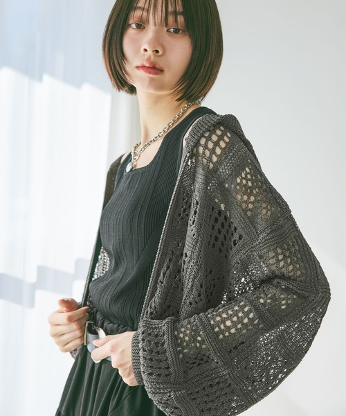 PAGEBOY（ページボーイ）の「＜自宅で洗える！イージーケア＞ スクエアネックリブタンク（タンクトップ・レディース・ピンク/チャコールグレー/オフホワイト/ブルー/ブラック・FREE）」の11枚目の写真