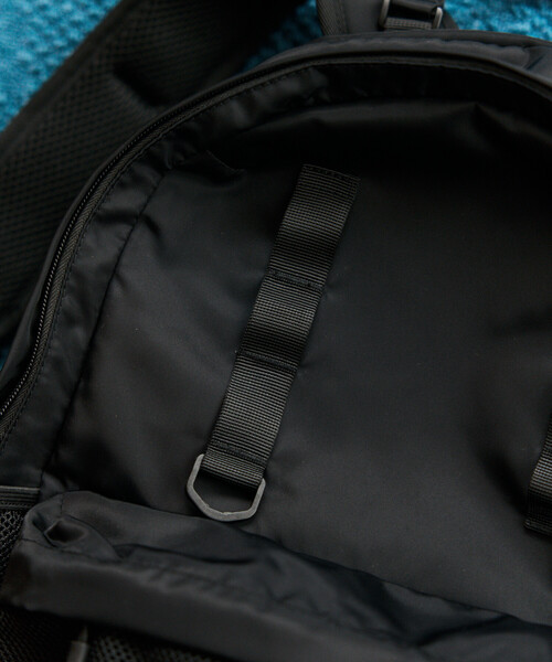 FREAK'S STORE（フリークスストア）の「YOSEMITE STRAP/ヨセミテストラップ EXPANDER BACK PACK ユーティリティ バックパック 撥水（バックパック/リュック・メンズ・ブラック・ONE SIZE）」の4枚目の写真