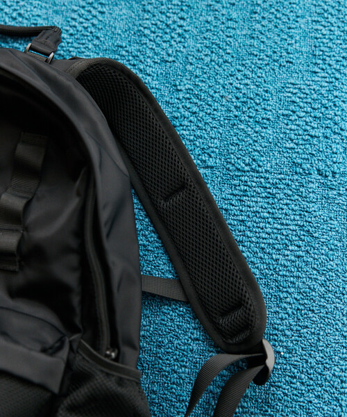 FREAK'S STORE（フリークスストア）の「YOSEMITE STRAP/ヨセミテストラップ EXPANDER BACK PACK ユーティリティ バックパック 撥水（バックパック/リュック・メンズ・ブラック・ONE SIZE）」の7枚目の写真