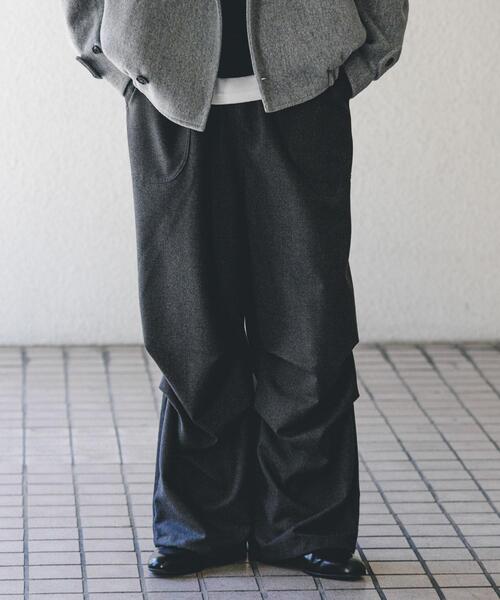 SENSE OF PLACE by URBAN RESEARCH（センスオブプレイスバイアーバンリサーチ）の「『WEB/一部店舗限定』ブラッシュドイージーパラシュートパンツ（その他パンツ・メンズ・ブラウン/チャコールグレー・MEDIUM/LARGE）」の3枚目の写真
