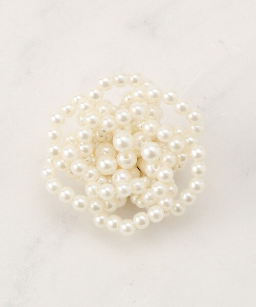 couture brooch(クチュールブローチ)の「ローズパール調ブローチ(ブローチ/コサージュ・レディース・ホワイト・00)」の4枚目の写真