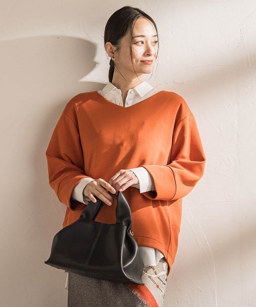 LAUTREAMONT(ロートレアモン)の「【WEB限定】《暖色美》裏起毛Vネックトップス≪手洗い≫(Tシャツ/カットソー・レディース・オレンジ/ネイビー/ベージュ/パープル/グリーン/キャメル・9号)」の1枚目の写真