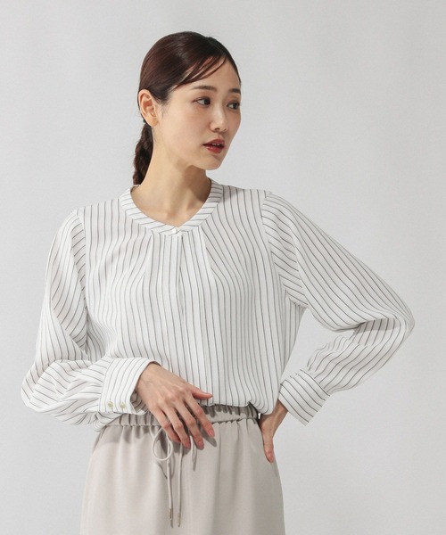 GLOBAL WORK（グローバルワーク）の「キレイつづく2WAYタック長袖/601017（Tシャツ/カットソー・レディース・ネイビー/オフホワイト/サックスブルー系/ホワイト系その他/サックスブルー・LARGE/MEDIUM/SMALL）」の2枚目の写真