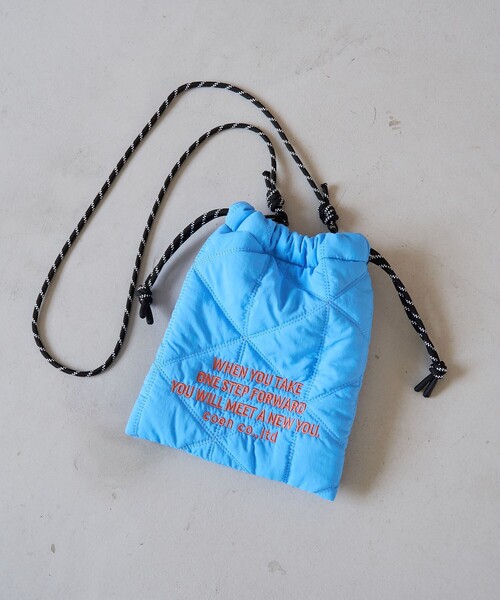 coen（コーエン）の「ロゴ刺繍 幾何柄 キルト巾着ショルダーバッグ（Sサイズ）（ショルダーバッグ・レディース・ライトブルー/ブラック/シルバー/ライム/ピンク/ホワイト/その他6・FREE）」の4枚目の写真