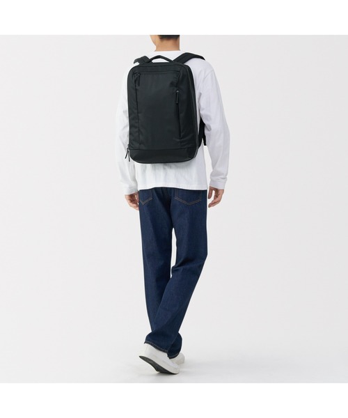 無印良品(ムジルシリョウヒン)の「肩の負担を軽くする 撥水 ビジネス リュックサック(薄型)(バックパック/リュック・レディース・ブラック・FREE)」の2枚目の写真