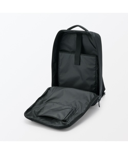 無印良品(ムジルシリョウヒン)の「肩の負担を軽くする 撥水 ビジネス リュックサック(薄型)(バックパック/リュック・レディース・ブラック・FREE)」の5枚目の写真