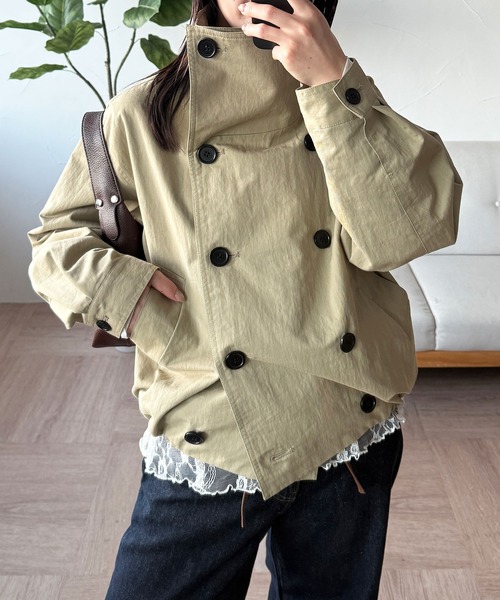 MUHET（ミュエータ）の「stand collar double breasted short coat / スタンドカラーダブルブレストショートブルゾン（ブルゾン・レディース・ベージュ/ネイビー・FREE）」の2枚目の写真