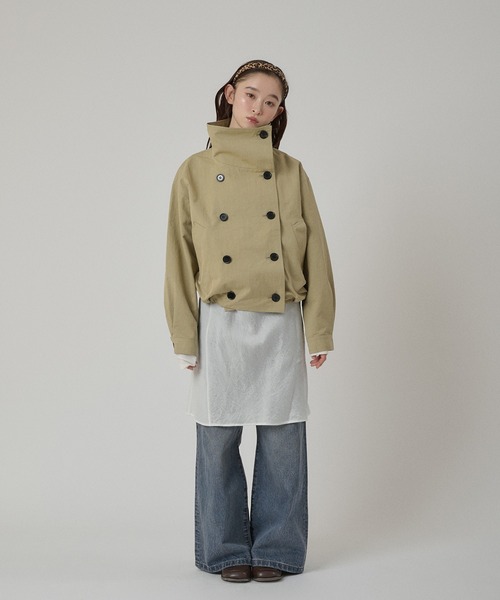 MUHET（ミュエータ）の「stand collar double breasted short coat / スタンドカラーダブルブレストショートブルゾン（ブルゾン・レディース・ベージュ/ネイビー・FREE）」の8枚目の写真