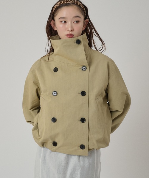 MUHET（ミュエータ）の「stand collar double breasted short coat / スタンドカラーダブルブレストショートブルゾン（ブルゾン・レディース・ベージュ/ネイビー・FREE）」の5枚目の写真